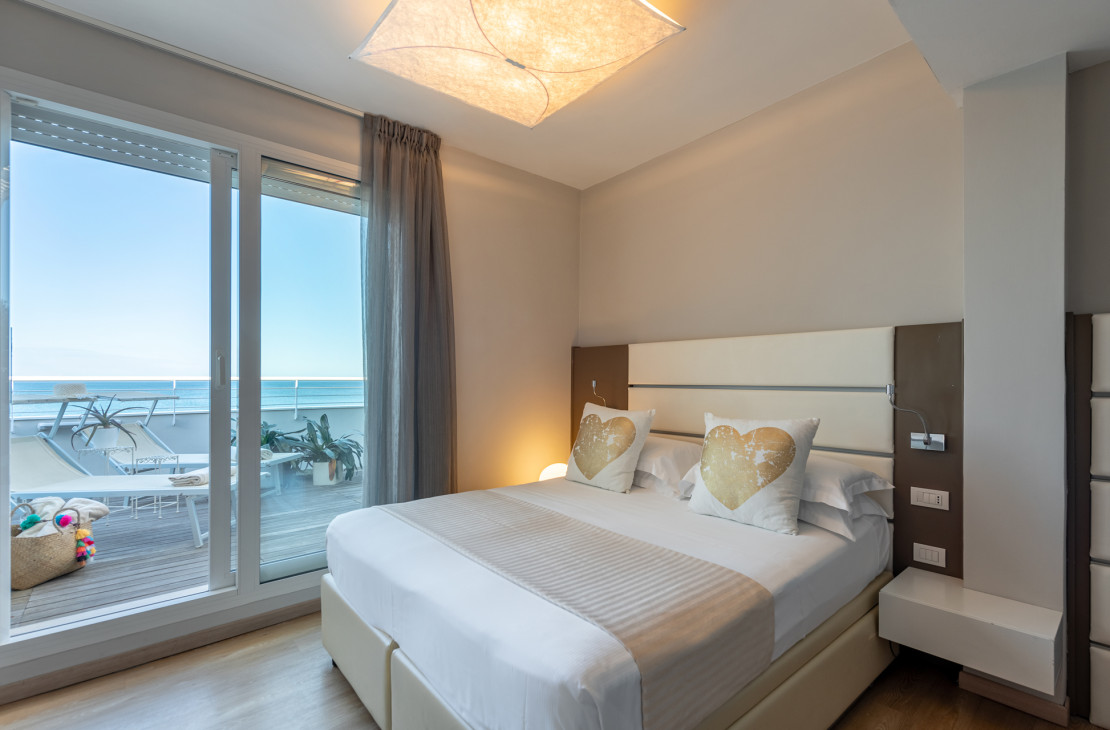 media.Slide_SkyRoom_Deluxe_4Hotel_Commodore_Riccione
