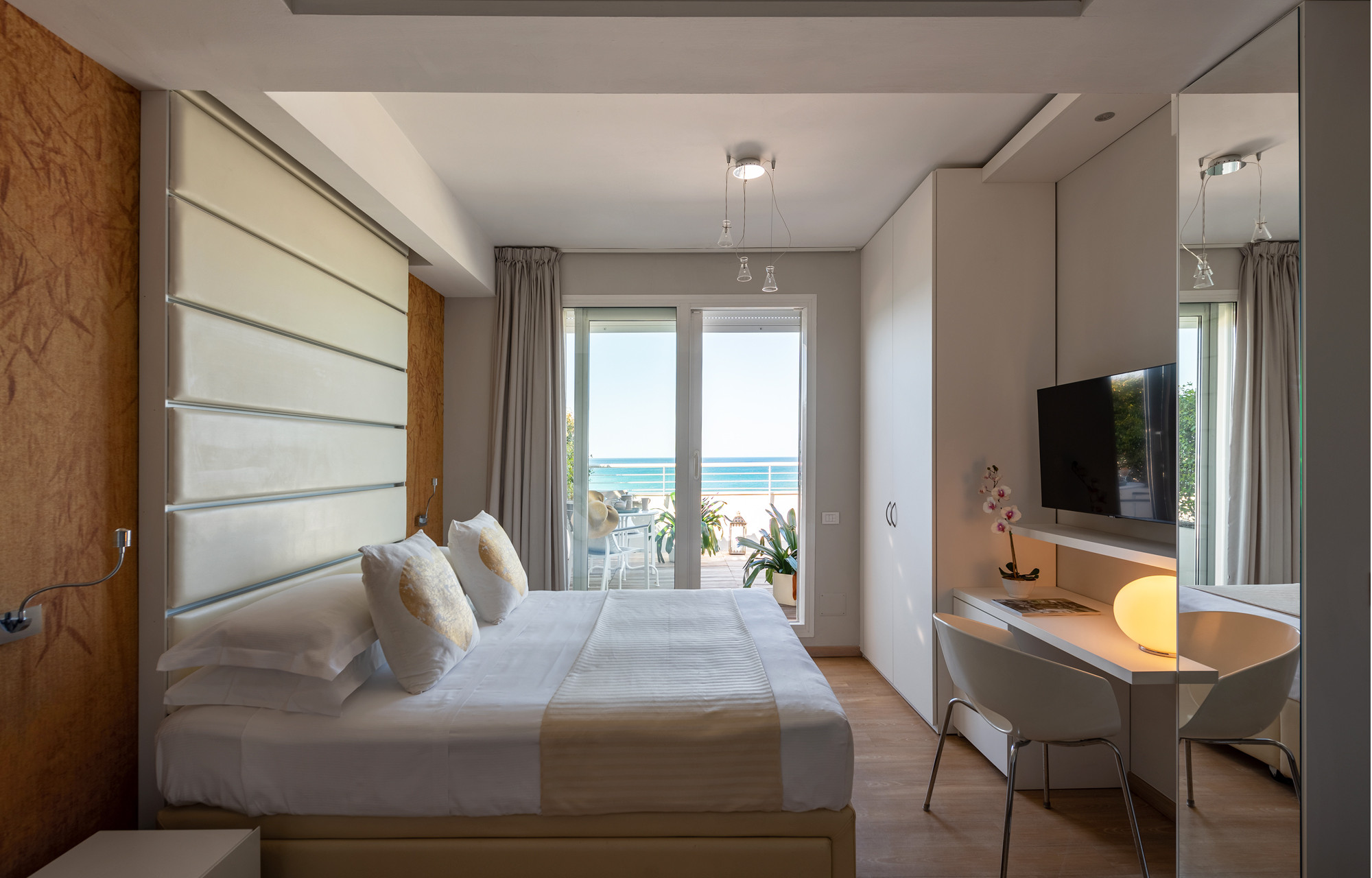 media.Slide_SkyRoom_Deluxe_1Hotel_Commodore_Riccione