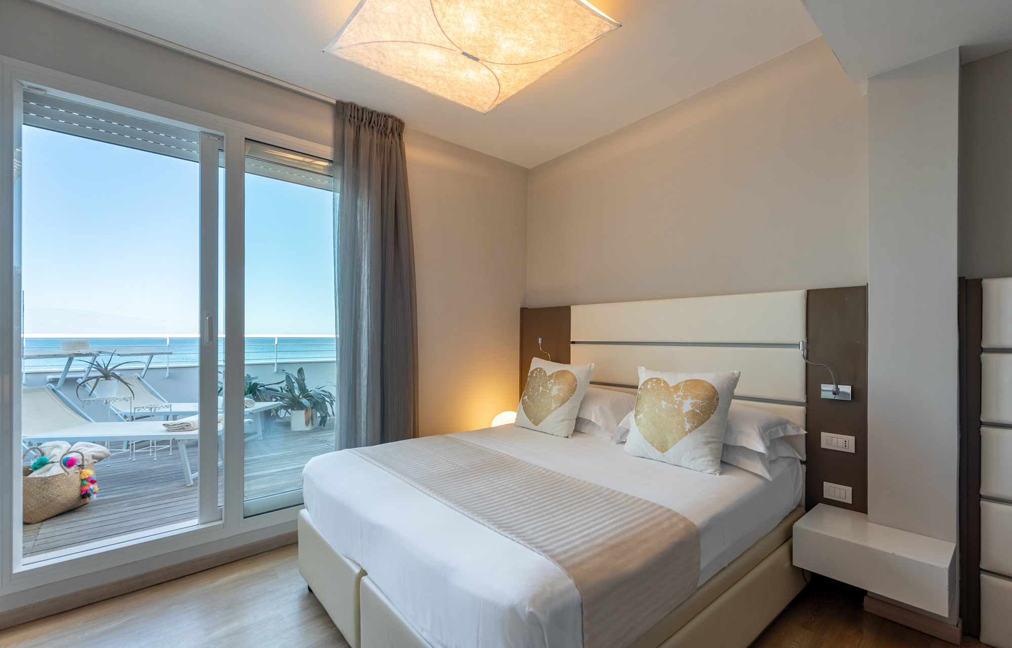 media.Slide_SkyRoom_Deluxe_4Hotel_Commodore_Riccione