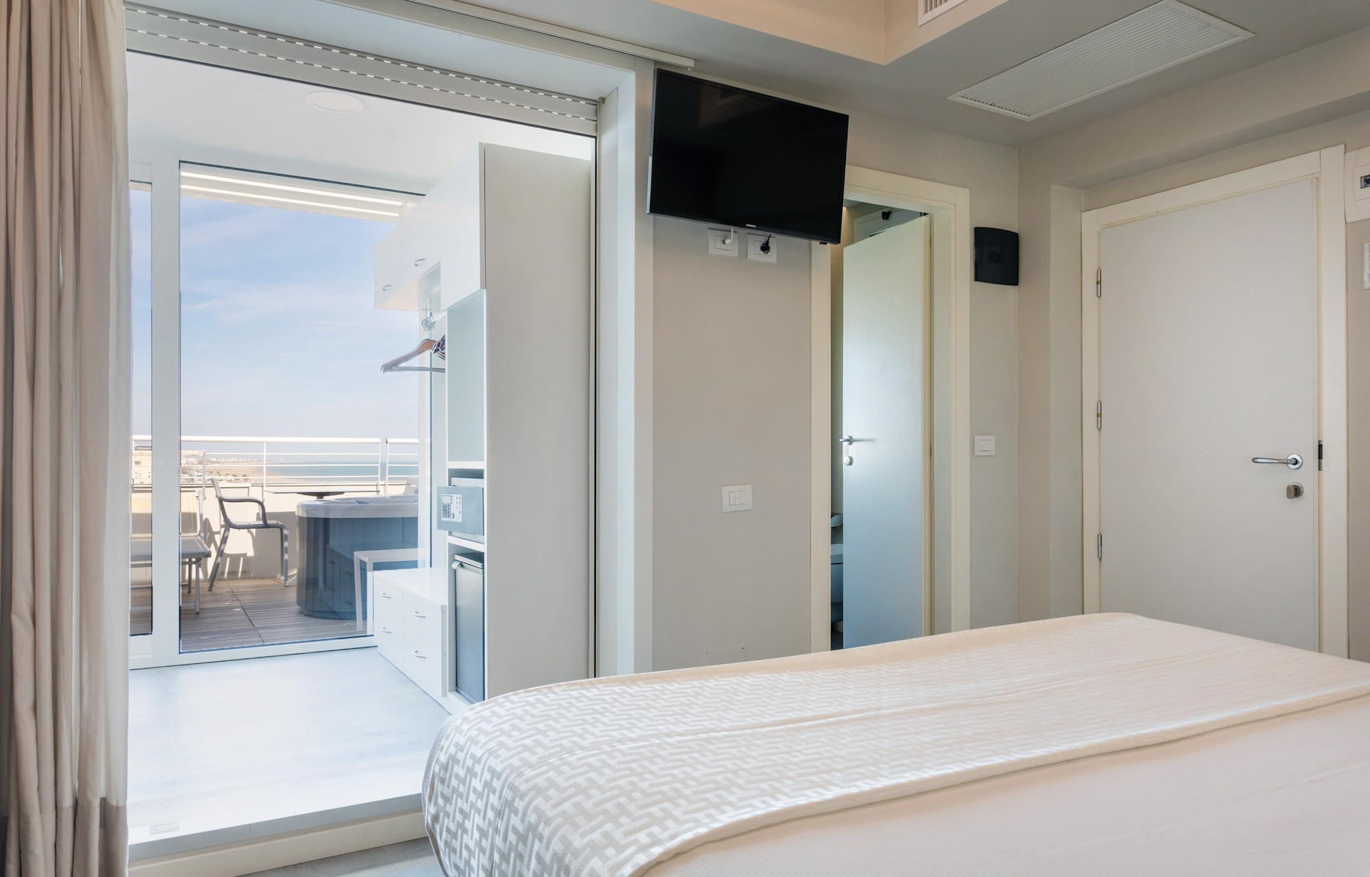 media.gallery-skyroom-1