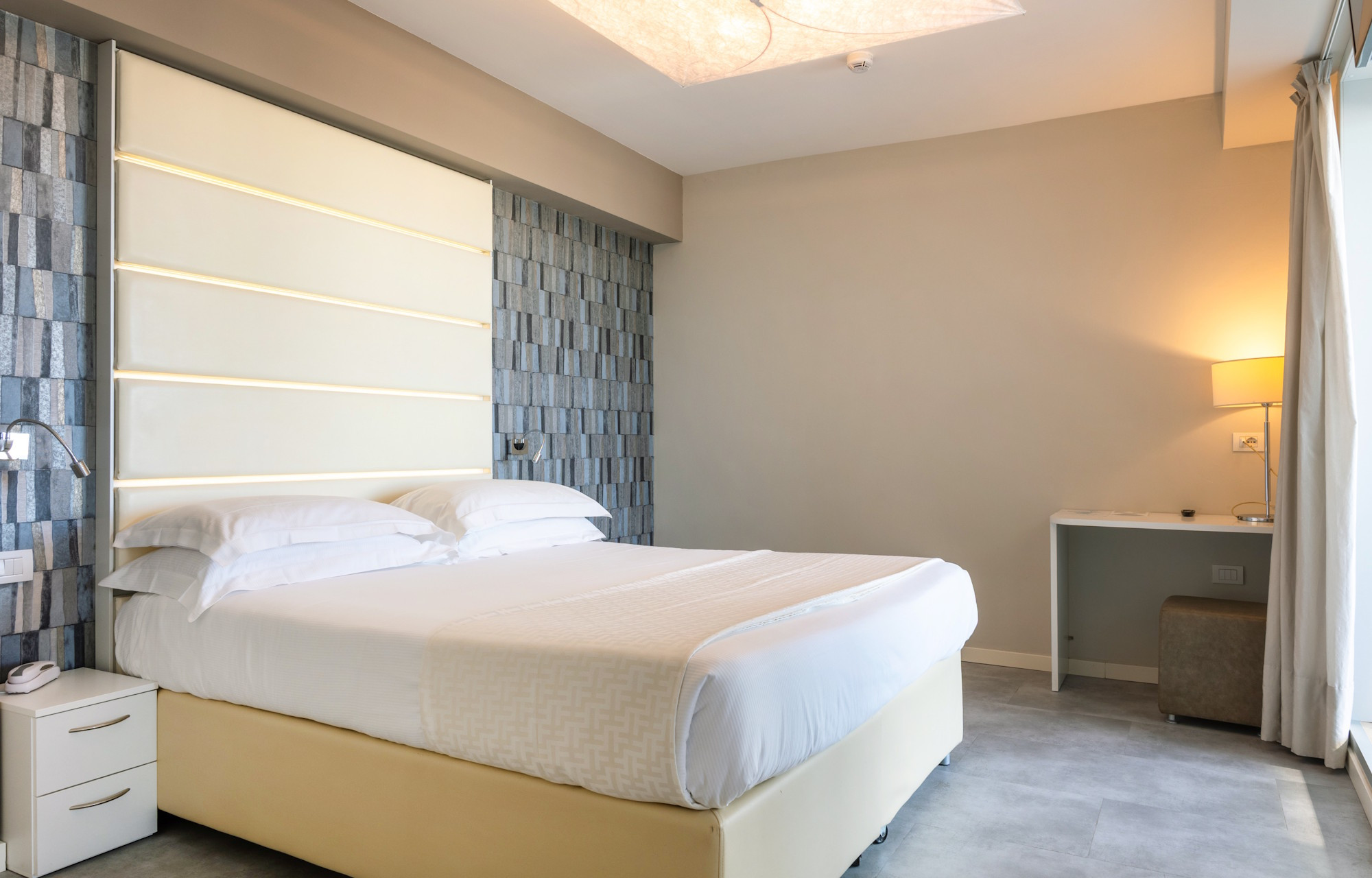 media.gallery-skyroom-4