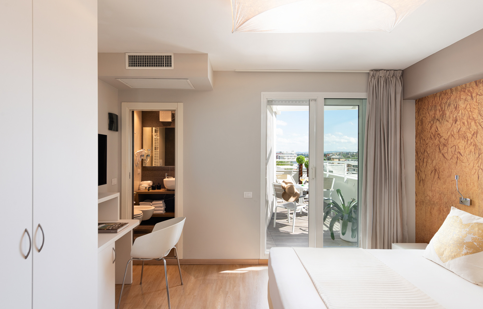 media.Slide_SkyRoom_Superior_1Hotel_Commodore_Riccione
